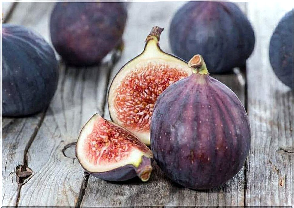 Figs as a natural remedy for droopy eyelids