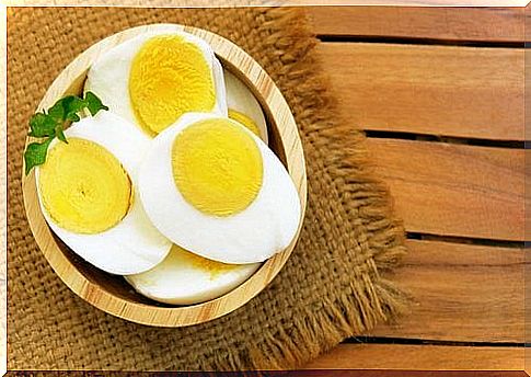 boiled chicken eggs