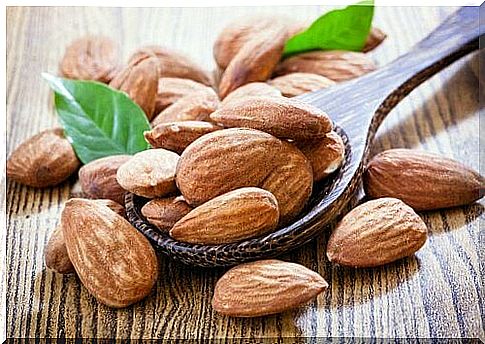 Almonds with vitamin E.