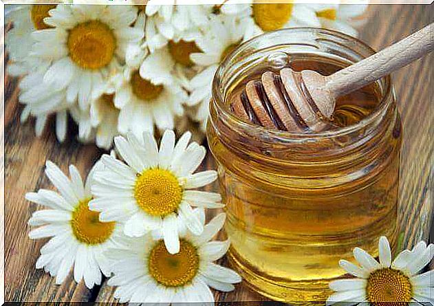 Chamomile and honey can help improve your hands