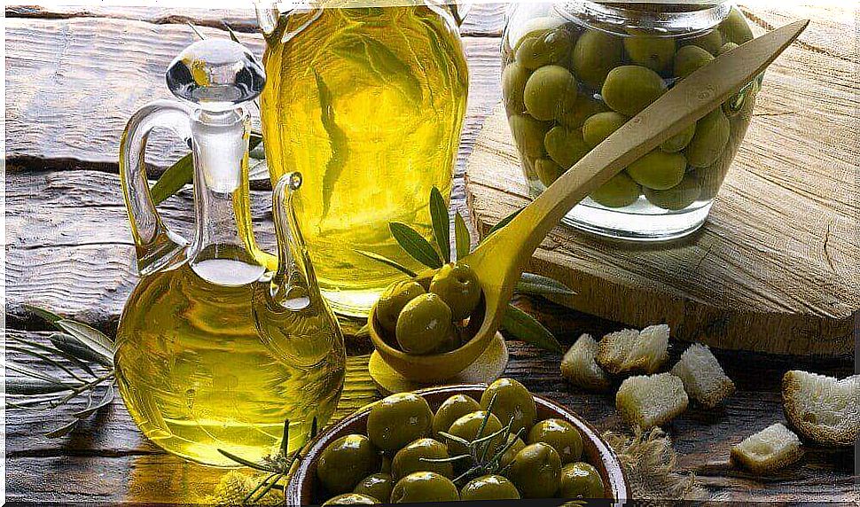 Olive oil inhibits the desire to eat.