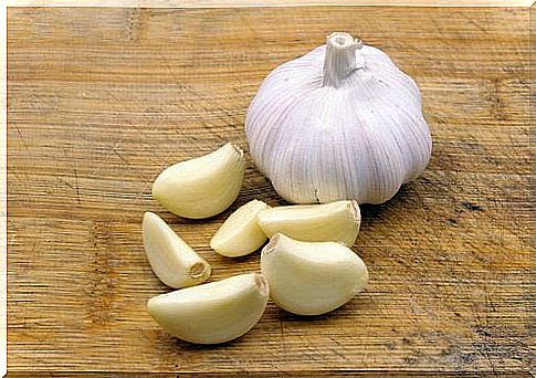 Benefits-of-garlic-in-the-ear