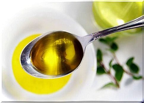 Olive oil against discoloration