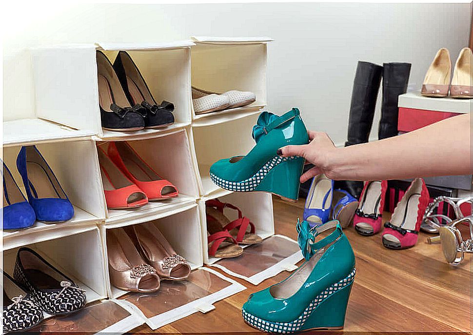 Make your own shoe rack very easily