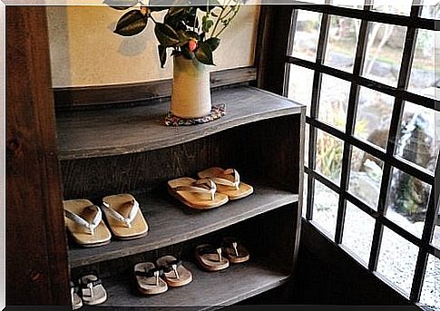 Wooden shoe rack