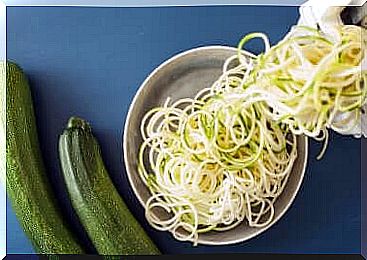 Spaghetti with zucchini and carrots 