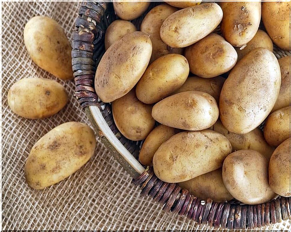 Potatoes and Swiss chard for the treatment of hemorrhoids