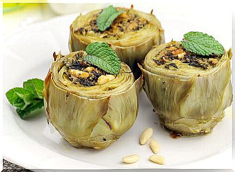 Artichokes as prebiotics and probiotics