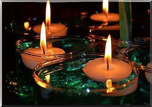 Advantages of floating candles: They are luminous eye-catchers