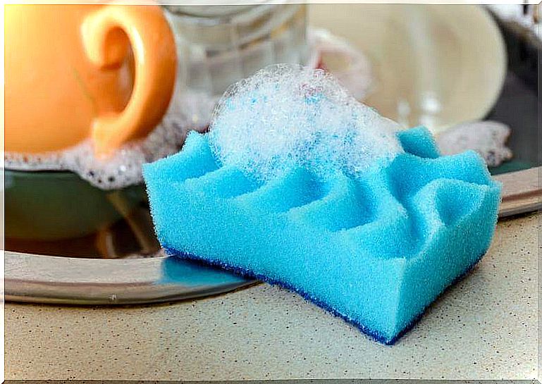 Keep the kitchen perfectly clean with a sponge and washing-up liquid