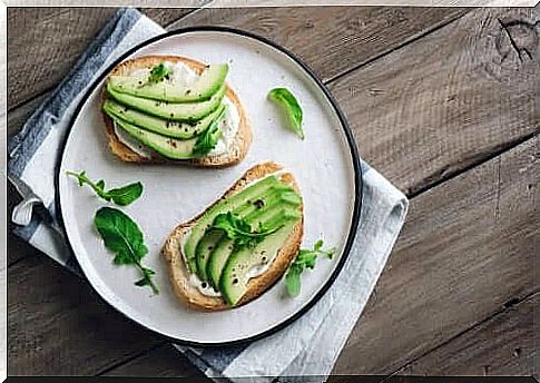 Vegan cheese made from avocado with oregano: delicious and healthy!