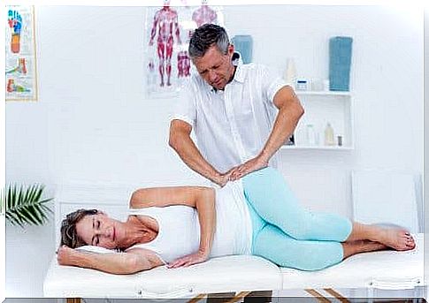 Gluteal tendinopathy - woman at the masseur